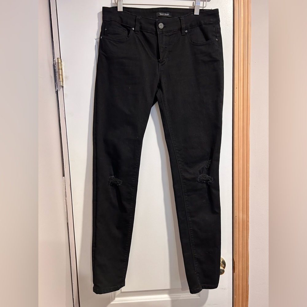 WHITE HOUSE BLACK MARKET Black Distressed Skinny Jeans 6R Ripped Knee - Picture 2 of 6